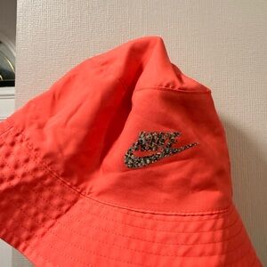 Kids  Nike Bright Coral Bucket Hat with Glitter Swoosh size small